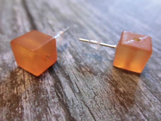 Preview: Ohrstecker orange Würfel Crushed Ice